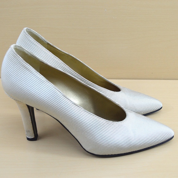 YVES SAINT LAURENT *VINTAGE* PUMP #170-27